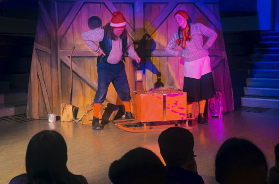 en gruppe mennesker på en scene