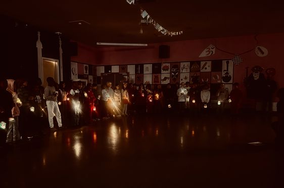 en gruppe mennesker på en scene